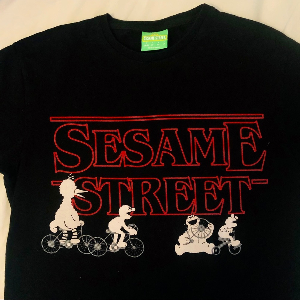 Sesame Street Stranger Things Style Tee Shirt Size Small